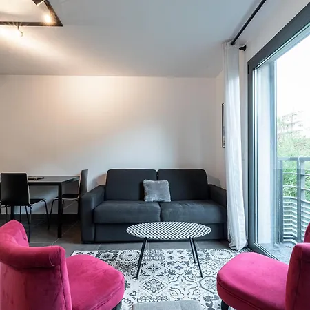 New Listing - 1 Bed Apt,air-con,beach Access,sea Apartment Antibes