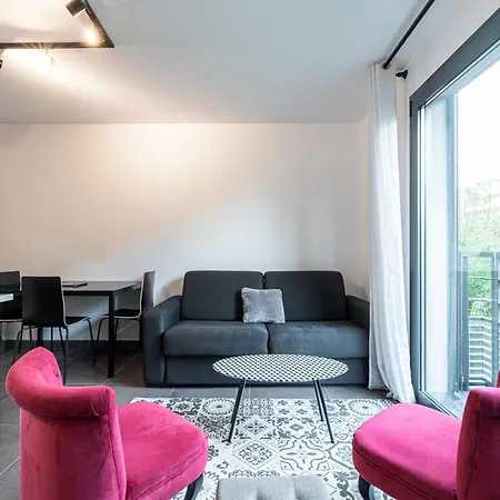 New Listing - 1 Bed Apt,air-con,beach Access,sea Antibes