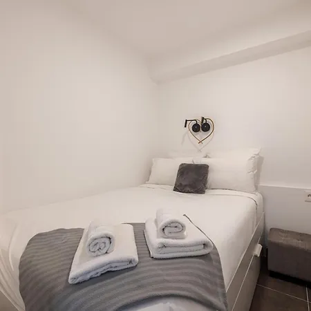 New Listing - 1 Bed Apt,air-con,beach Access,sea * Antibes